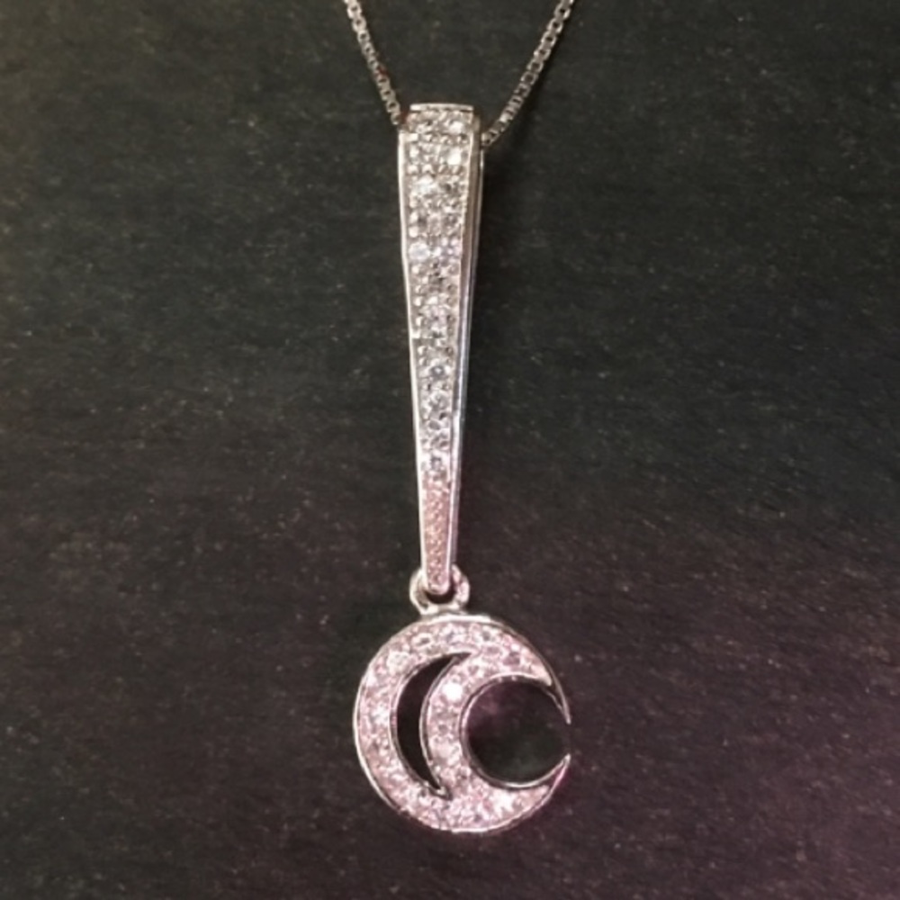 Dangling moon silver Charm Free sterling chain